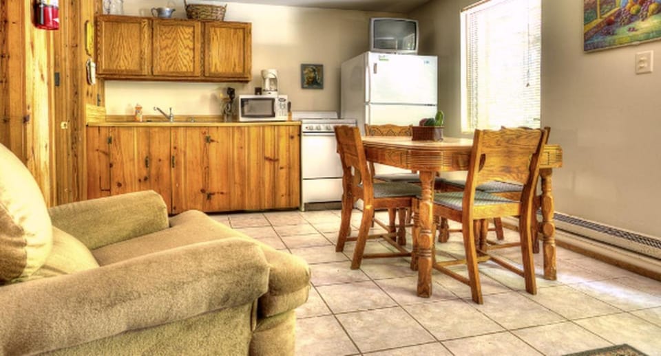 Luxurious and Modern One-Bedroom Cabin Rentals for Two in Somerset, Kentucky Cabin in Lake Cumberland