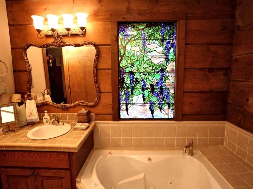 Hot Tub, Bathroom