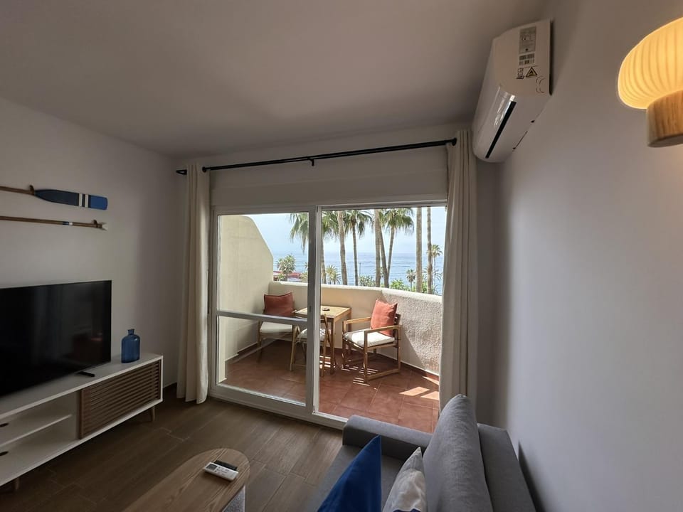 Communal lounge/ TV room, Balcony/Terrace