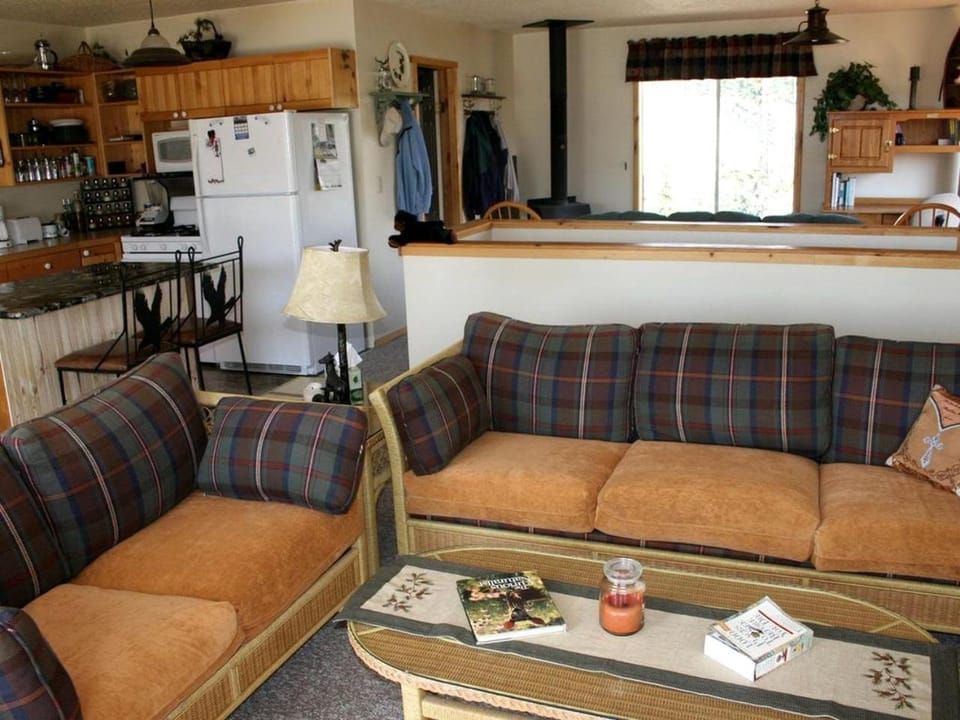 Kitchen or kitchenette, Living room, Seating area