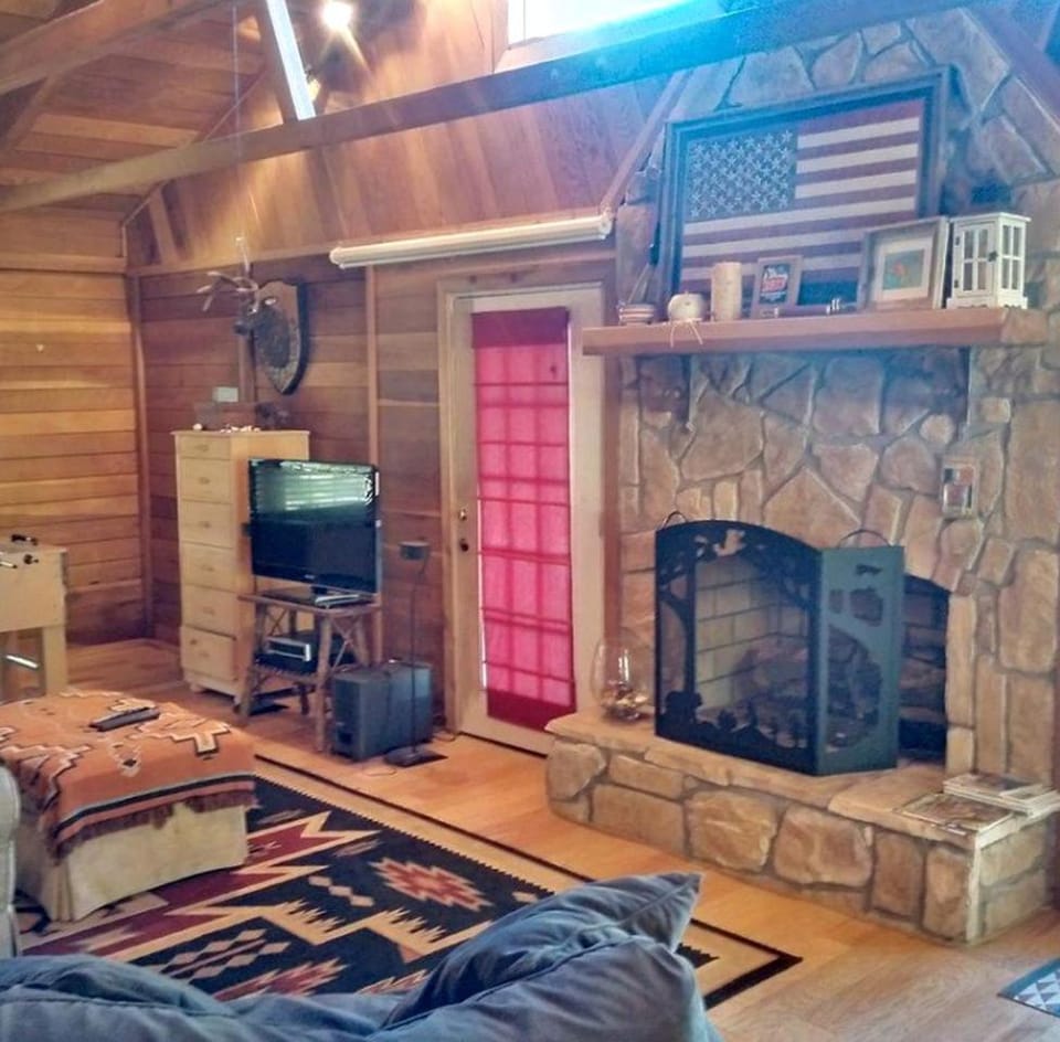 Peaceful Lodge-Style Cabin with Fire Pit near Greers Ferry Lake in Arkansas Cabin in Greers Ferry Lake