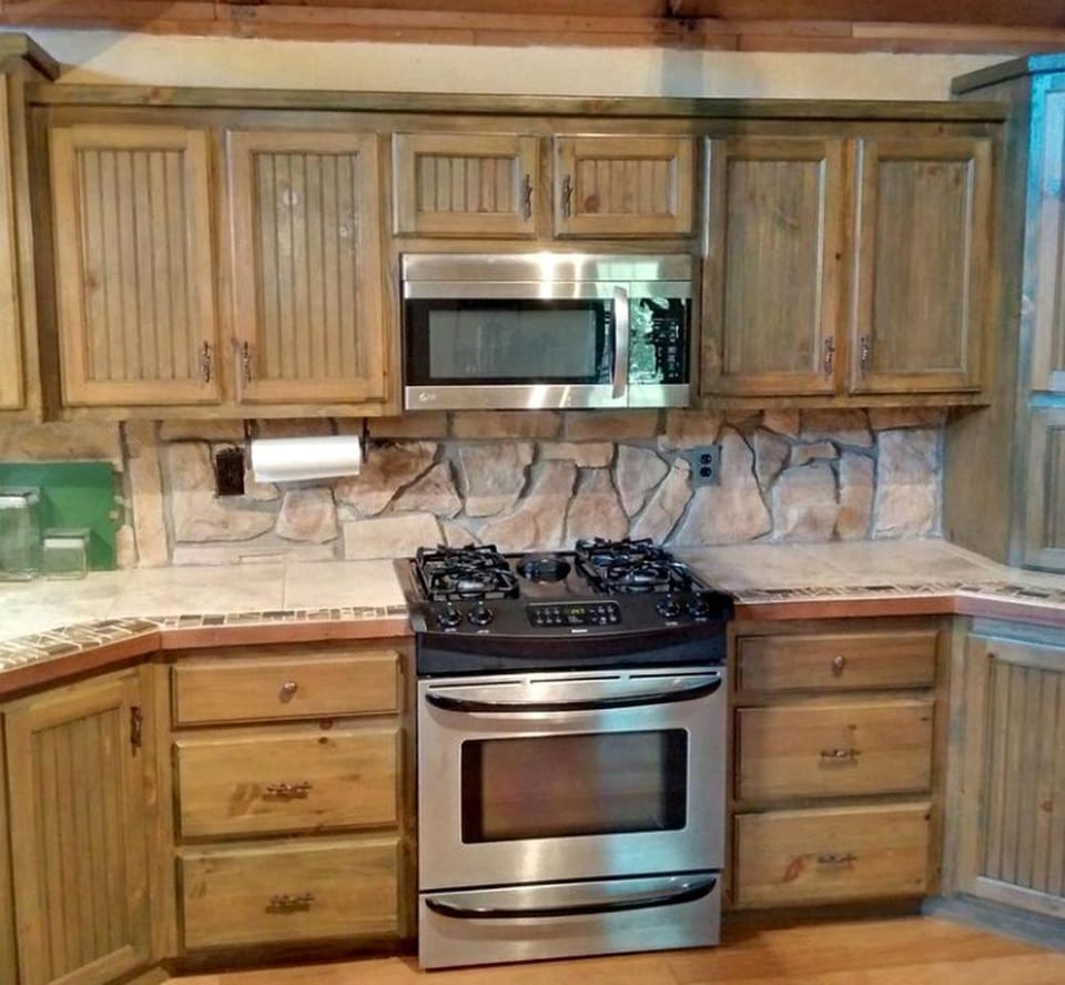 Peaceful Lodge-Style Cabin with Fire Pit near Greers Ferry Lake in Arkansas Cabin in Greers Ferry Lake