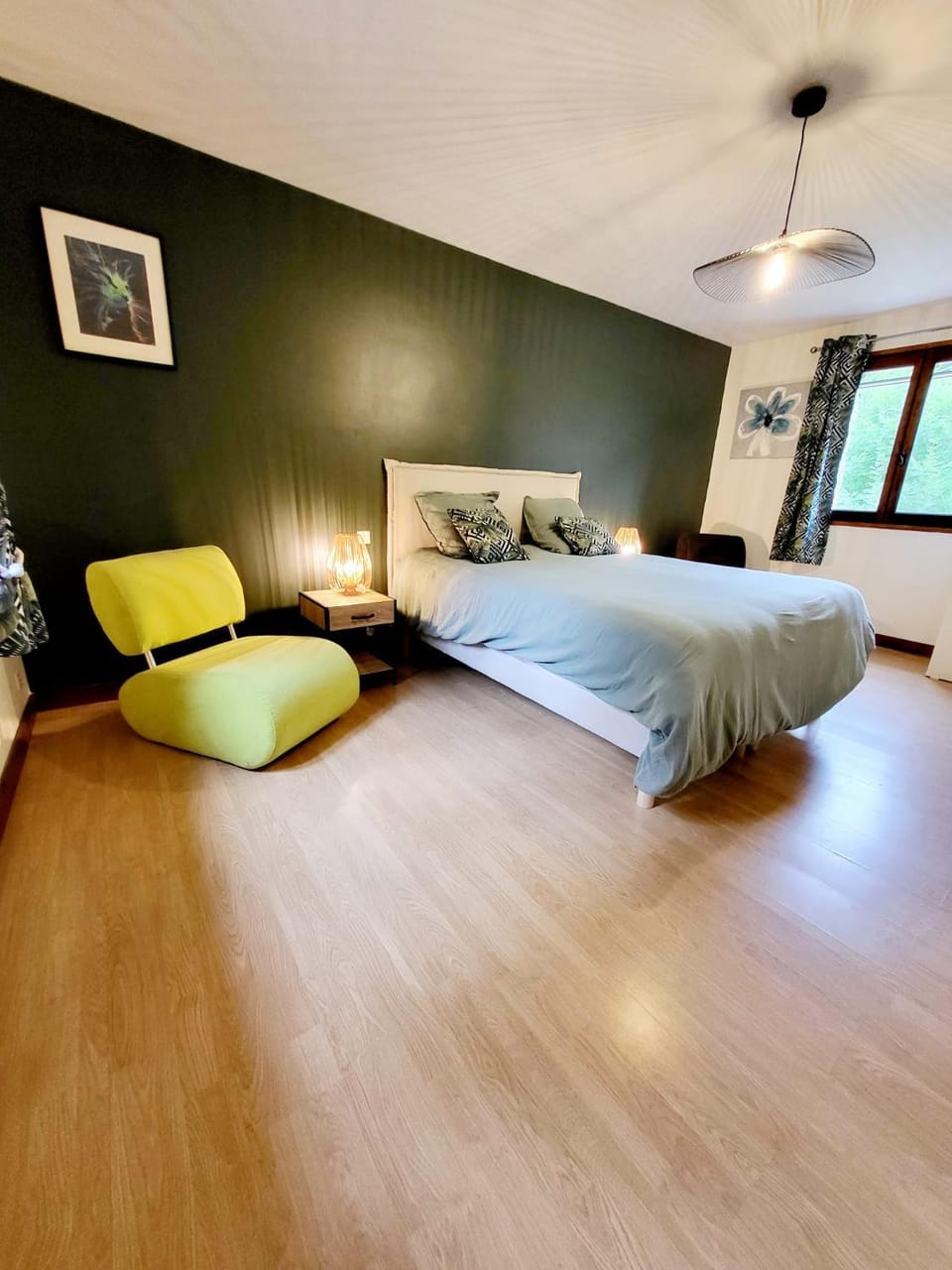 Bed, Photo of the whole room, Bedroom