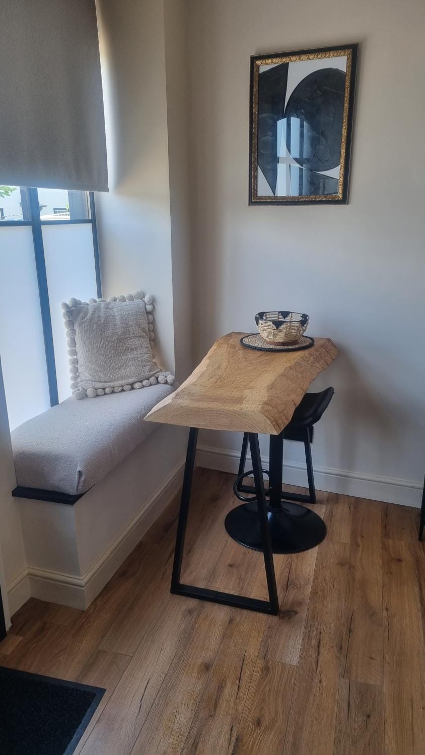 The Old Shop High Street Apartment in Wales