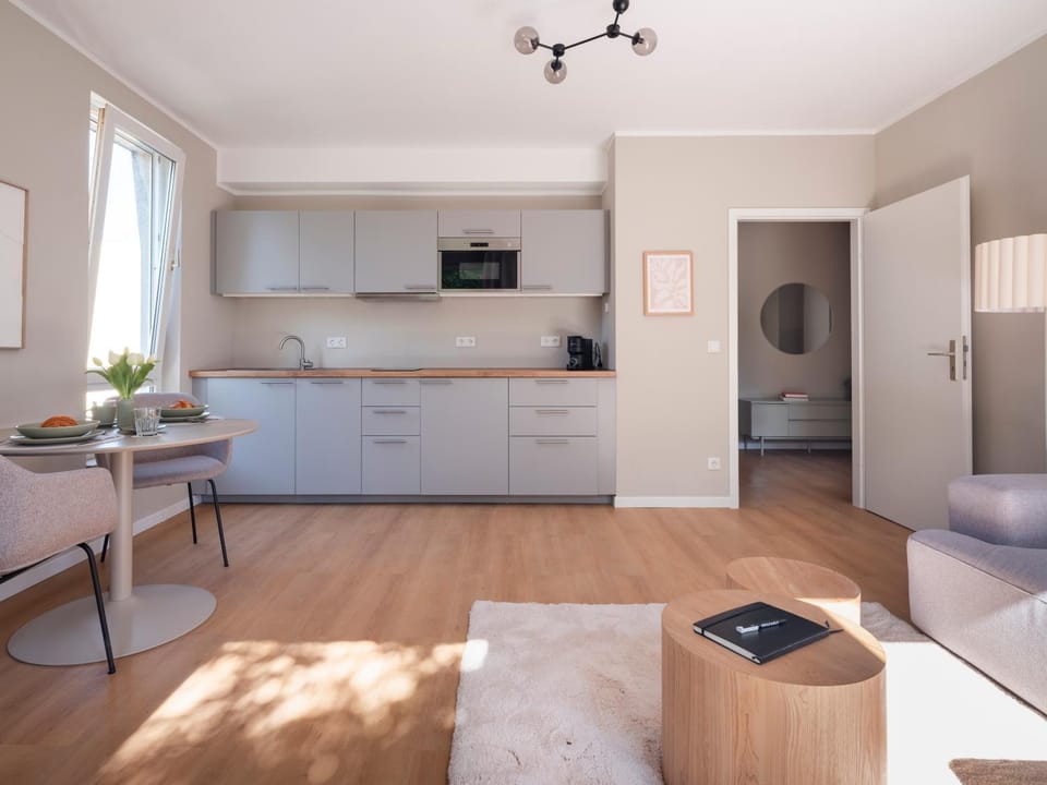 Kitchen or kitchenette, Living room, Seating area, Dining area