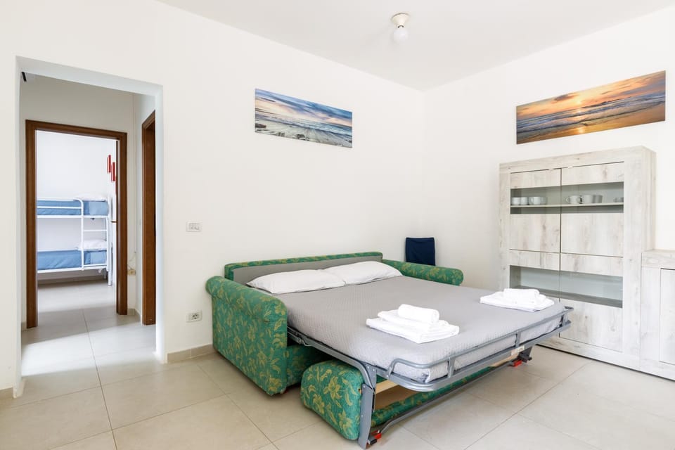 Bed, Kitchen or kitchenette, Photo of the whole room, Bedroom, towels