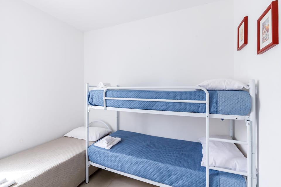 Bed, Photo of the whole room, Bedroom, bunk bed