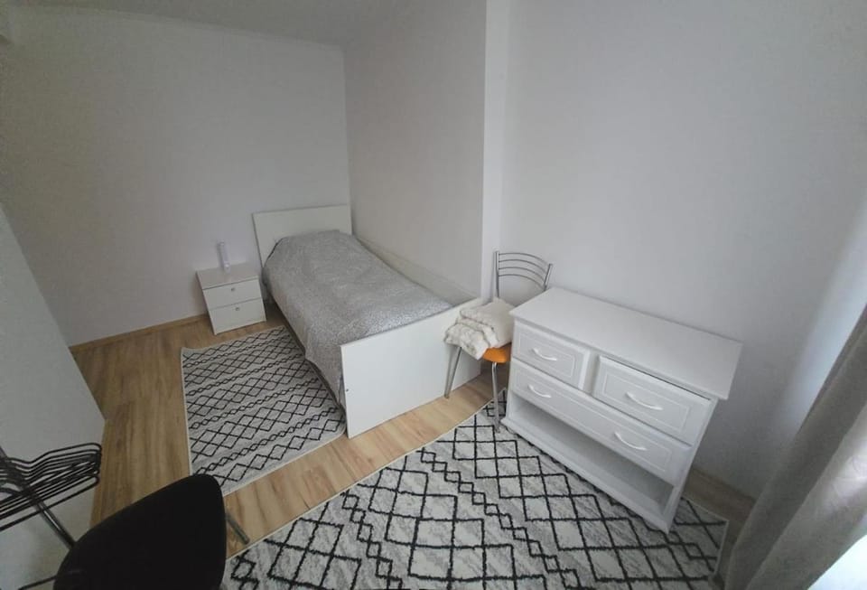 Cozy private guesthouse w yard Apartment in Romania