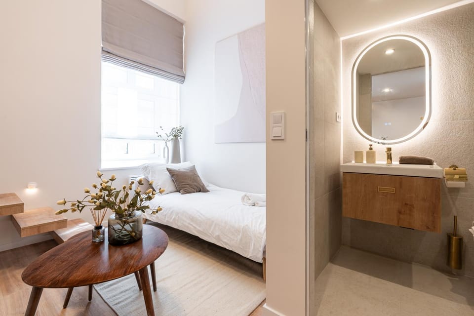 Bed, View (from property/room), Living room, Photo of the whole room, Seating area, Bedroom, towels