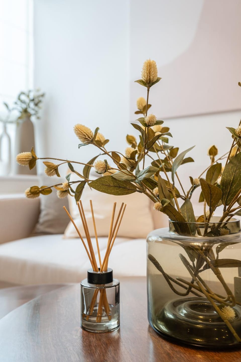 Living room, Decorative detail, furniture, internet
