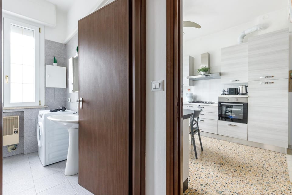 Kitchen or kitchenette, oven, pet friendly, stove, toaster