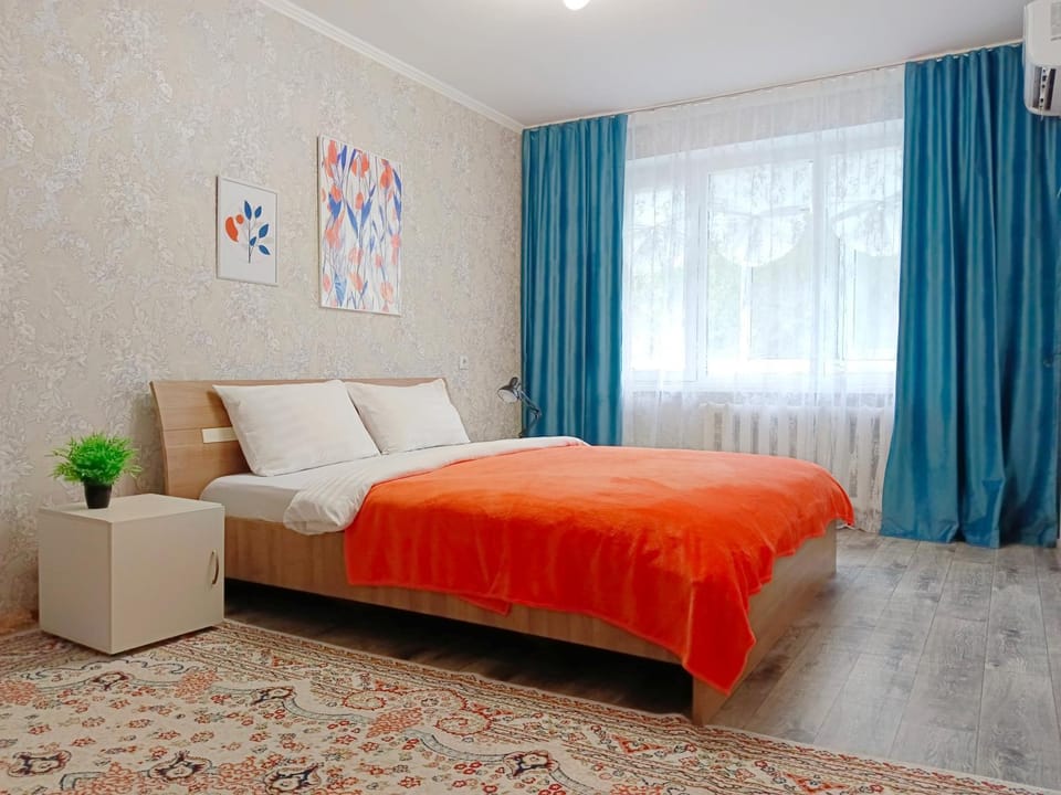 Bed, Living room, Photo of the whole room, Seating area, Bedroom, heating, heating, air conditioner