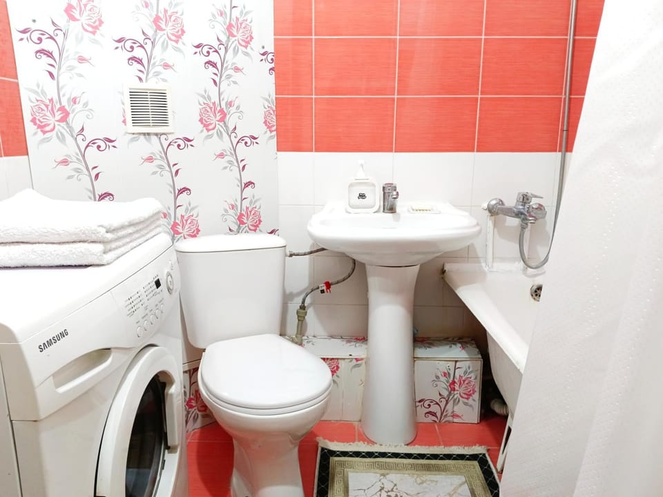 Shower, Toilet, Bathroom, Bath, towels, washing machine, dryer