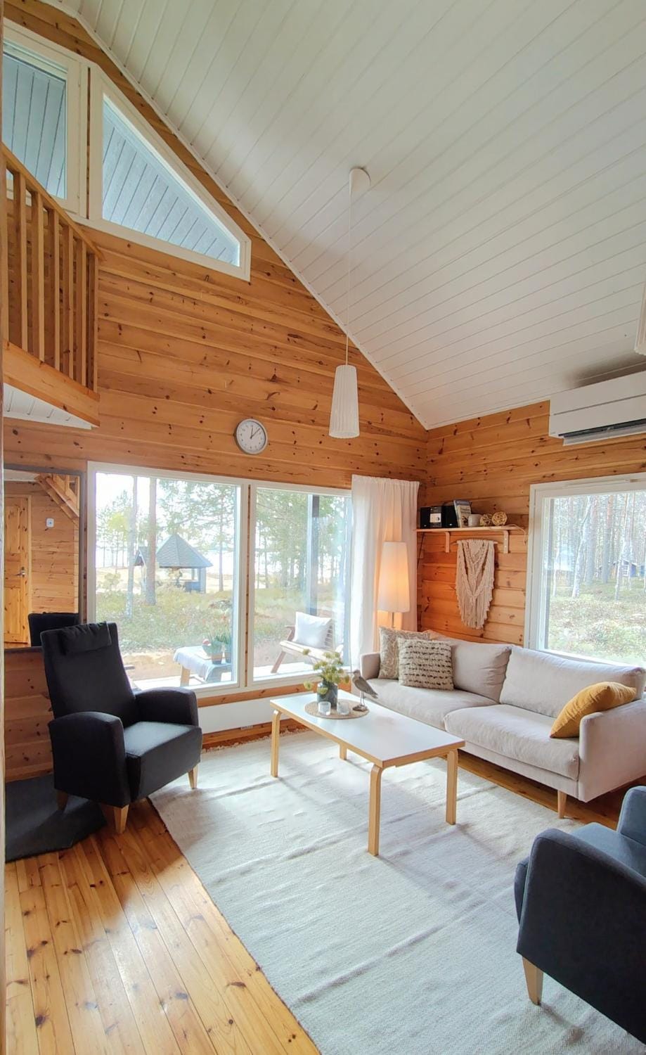 Living room, Seating area, air conditioner