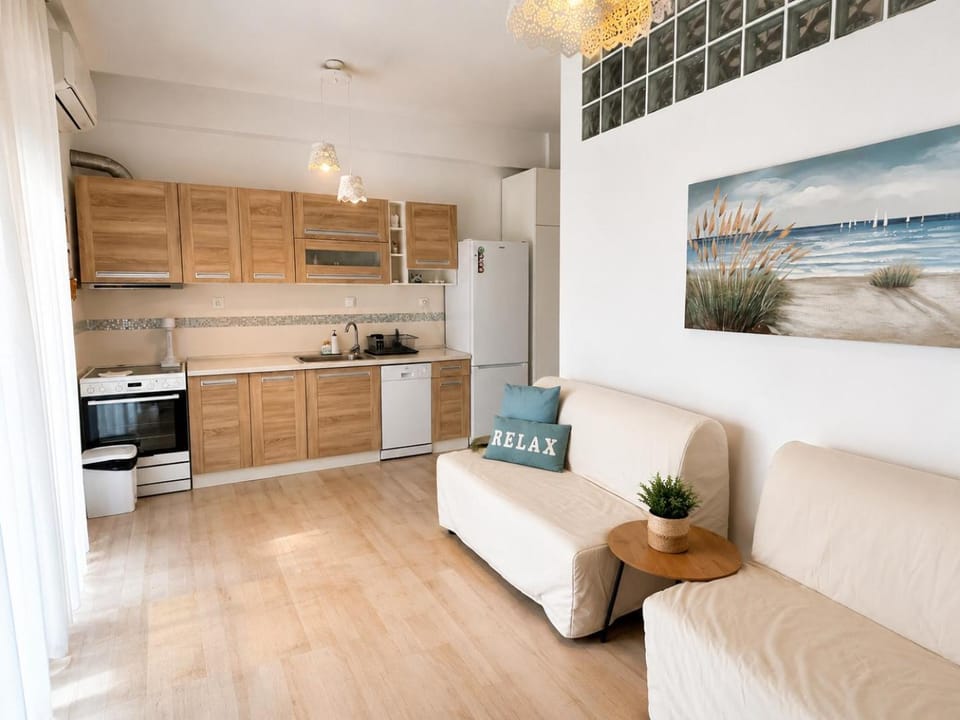 Apartment Dolphin Sea View and First Line Apartment in Chaniotis