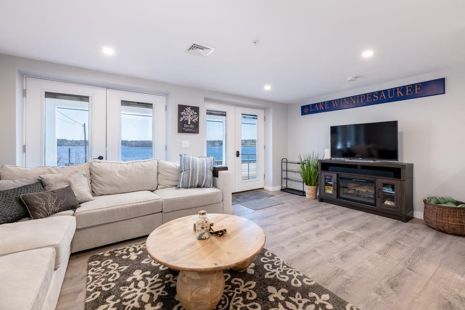 Steps to Beach: Lake-View Laconia Getaway! House in Paugus Bay