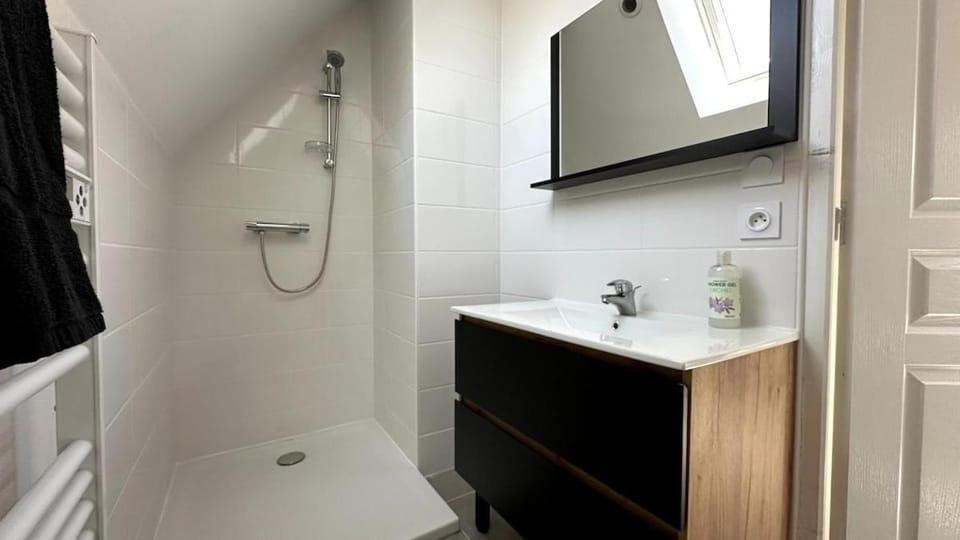 Le bleu - T2 cozy à 50m de la gare Apartment in Bourgogne-Franche-Comté
