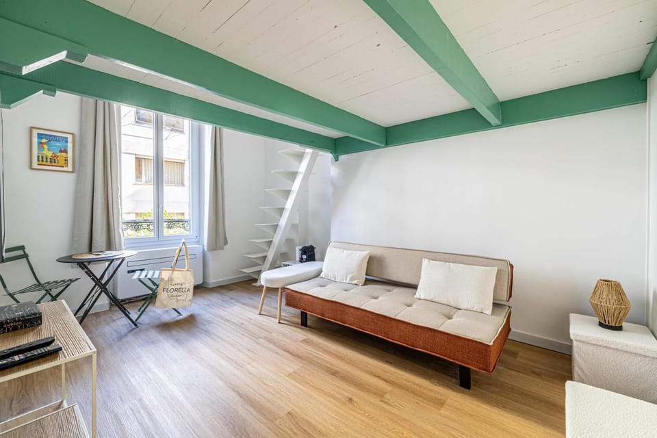 Living room, Photo of the whole room, Seating area