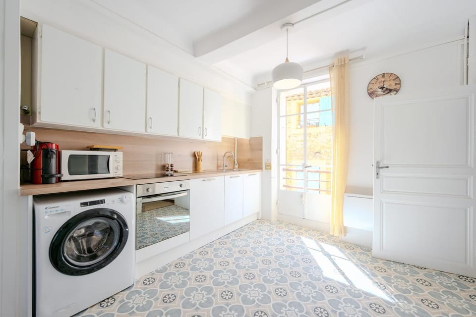 Kitchen or kitchenette, stove
