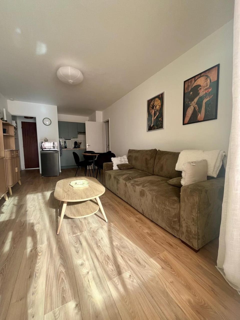 Kitchen or kitchenette, Living room