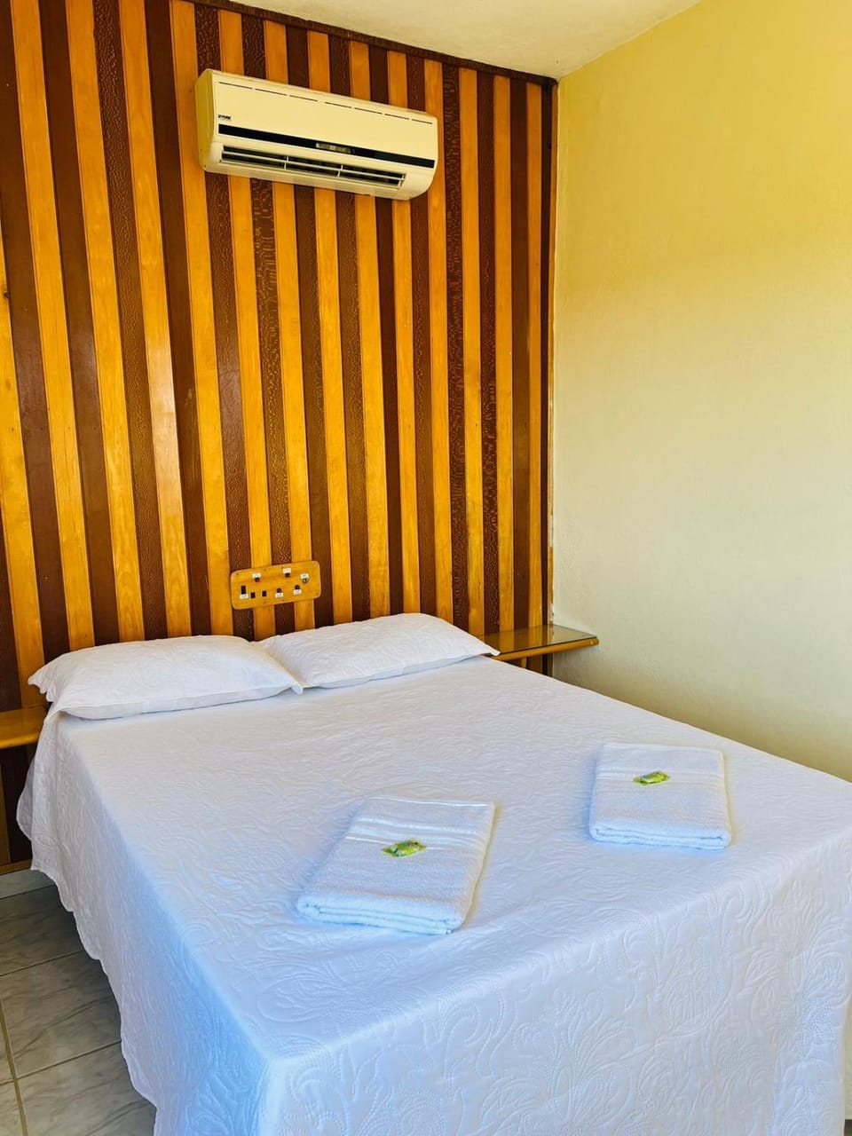Bed, Bedroom, air conditioner