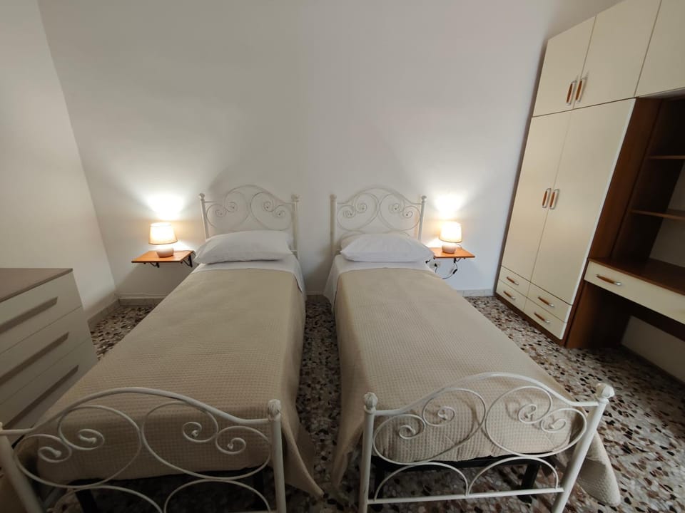Bed, Photo of the whole room, Bedroom, furniture