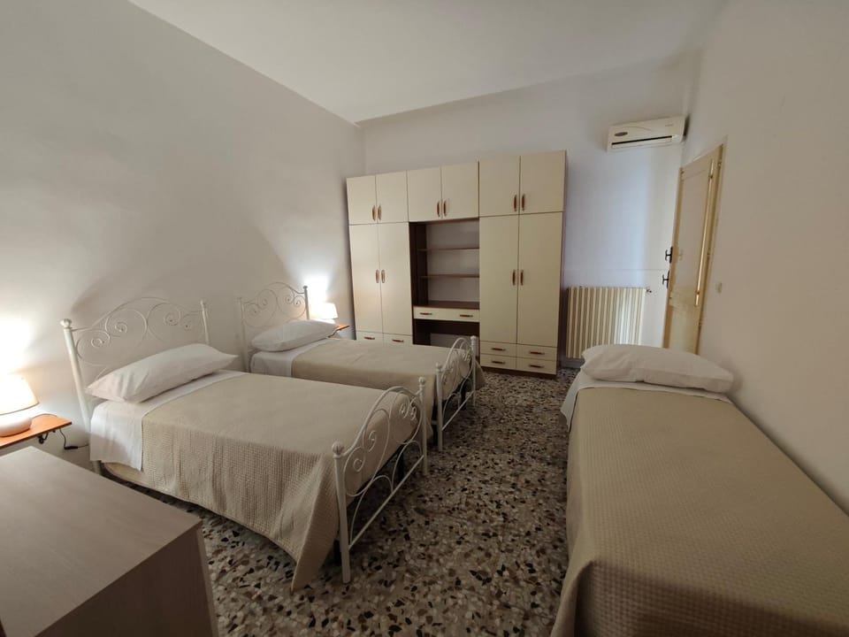 Bed, Photo of the whole room, Bedroom, wardrobe, air conditioner