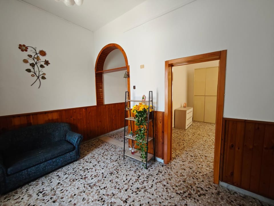 Summer, Living room