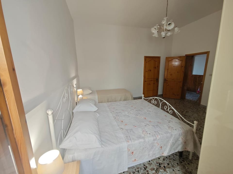Bed, Photo of the whole room, Bedroom, air conditioner