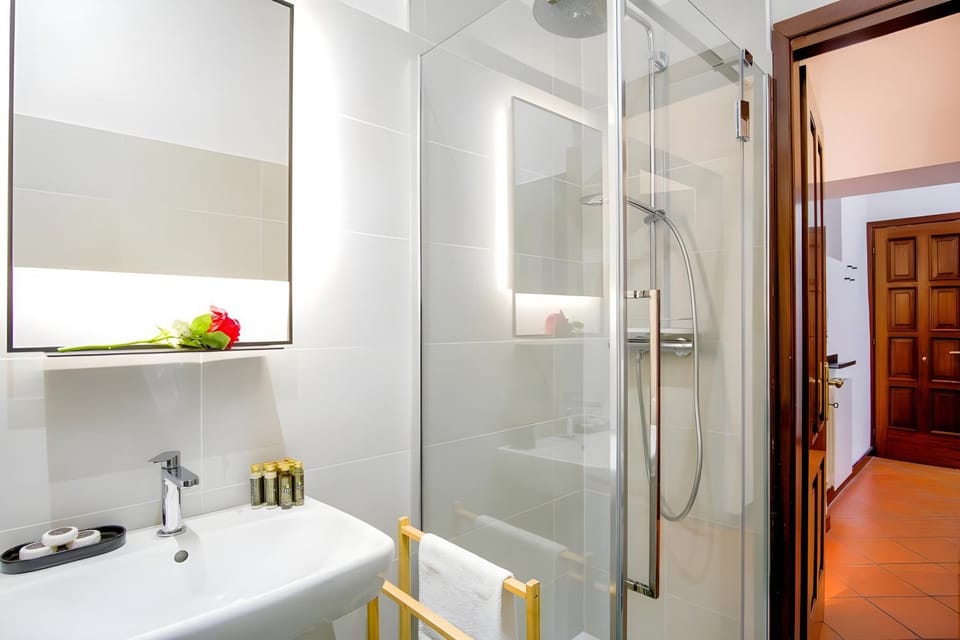 Shower, Bathroom, towels