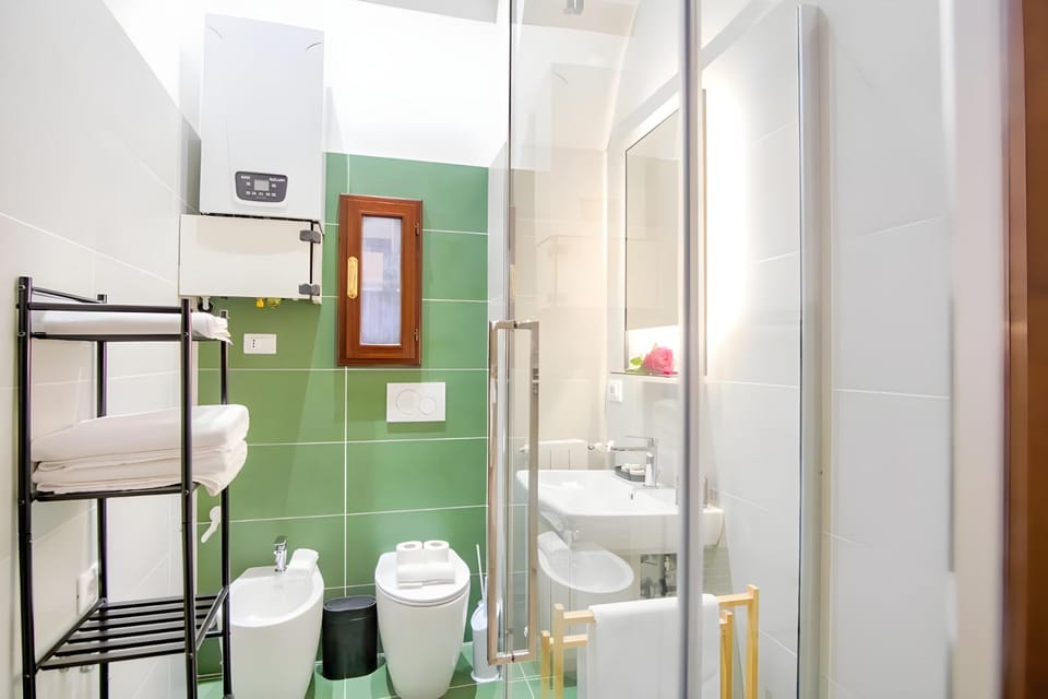 Shower, Toilet, Bathroom, bidet, towels