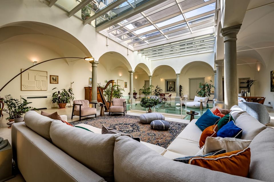 Communal lounge/ TV room