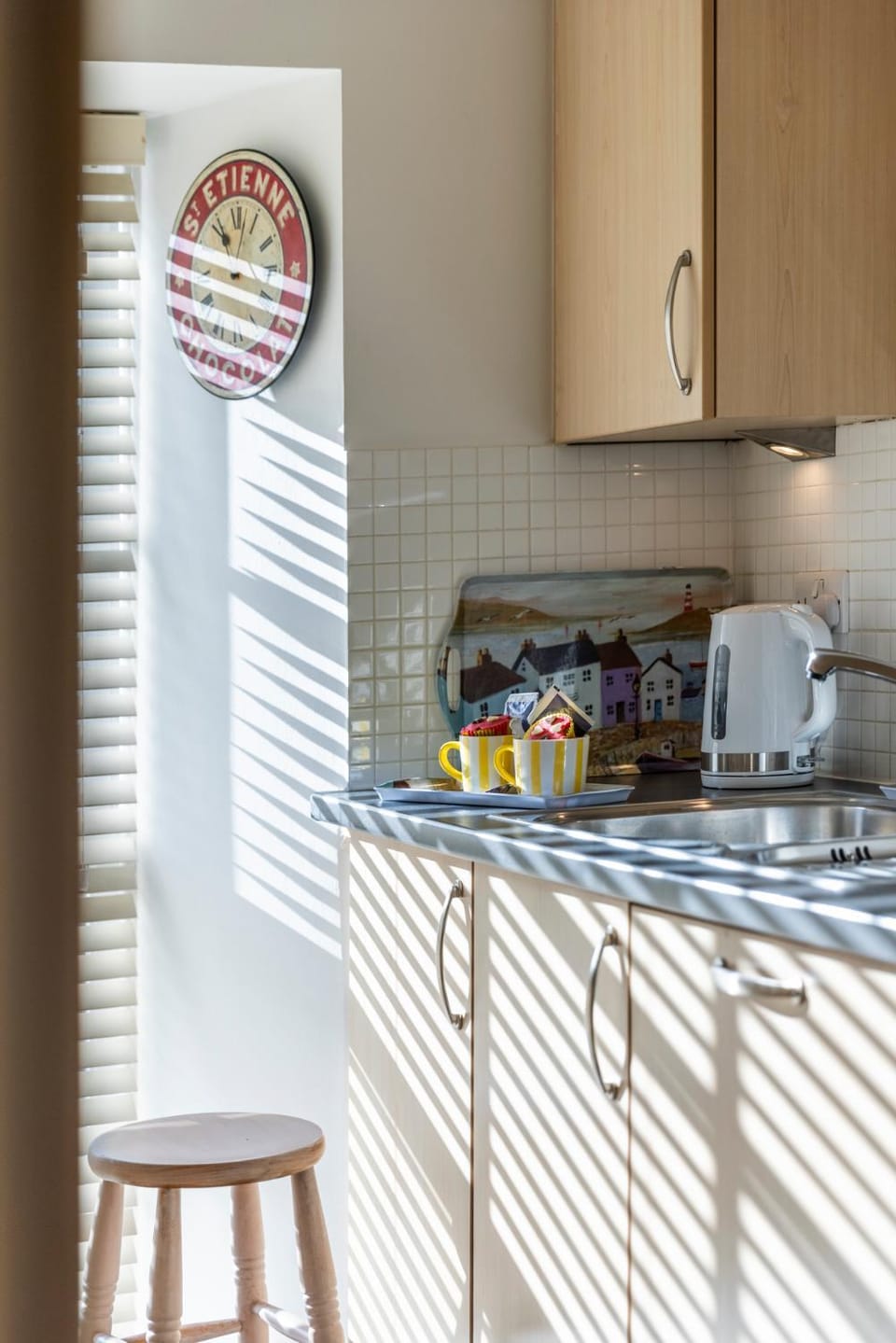Coffee/tea facilities, Kitchen or kitchenette, stove, toaster