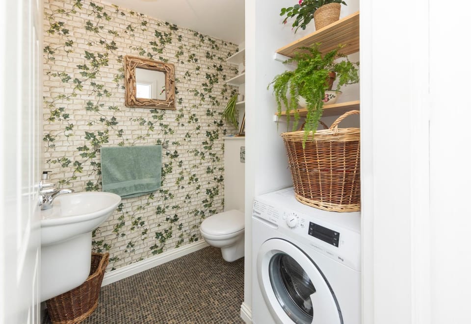 Toilet, Bathroom, washing machine