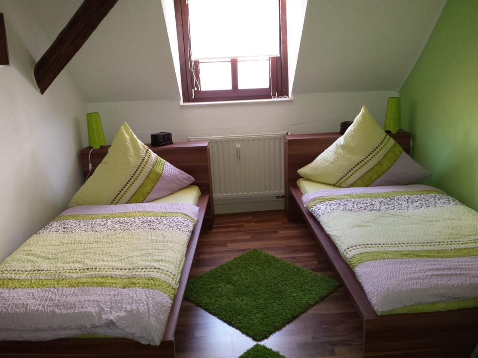 Photo of the whole room, Decorative detail