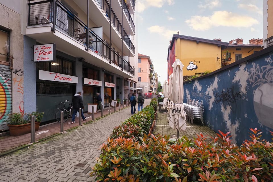 Property building, Neighbourhood