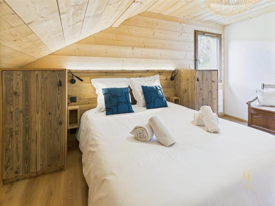 Bed, Photo of the whole room, Bedroom, towels, wardrobe