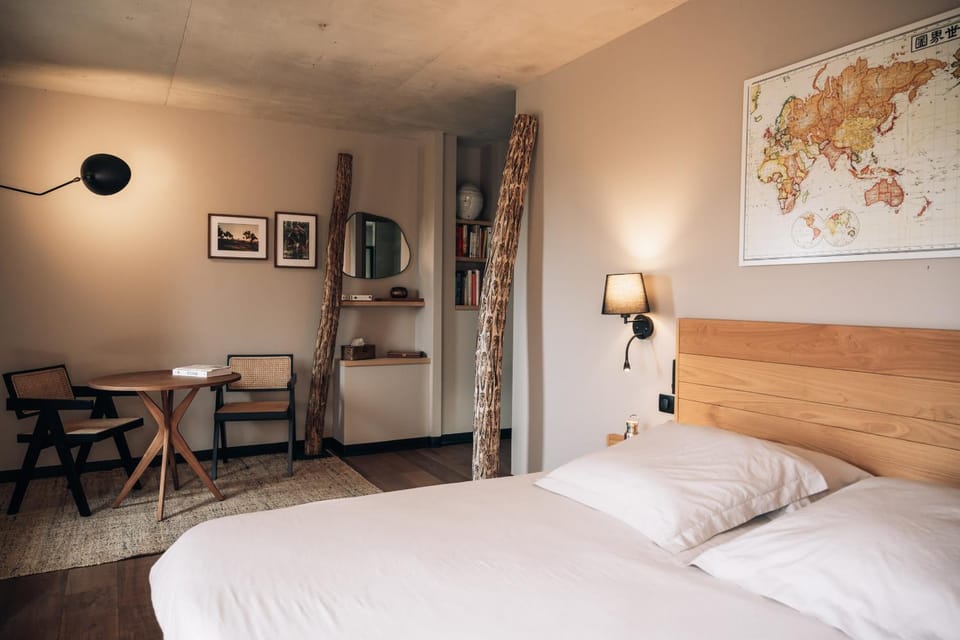 Bed, Living room, Photo of the whole room, Seating area, Dining area, Bedroom