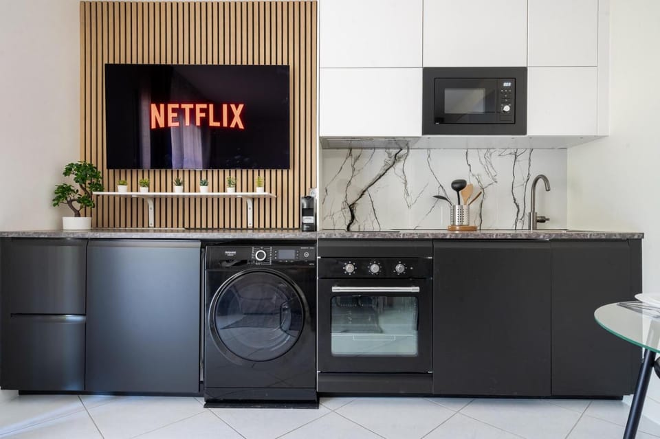 TV and multimedia, Kitchen or kitchenette, dishwasher, minibar, oven, stove