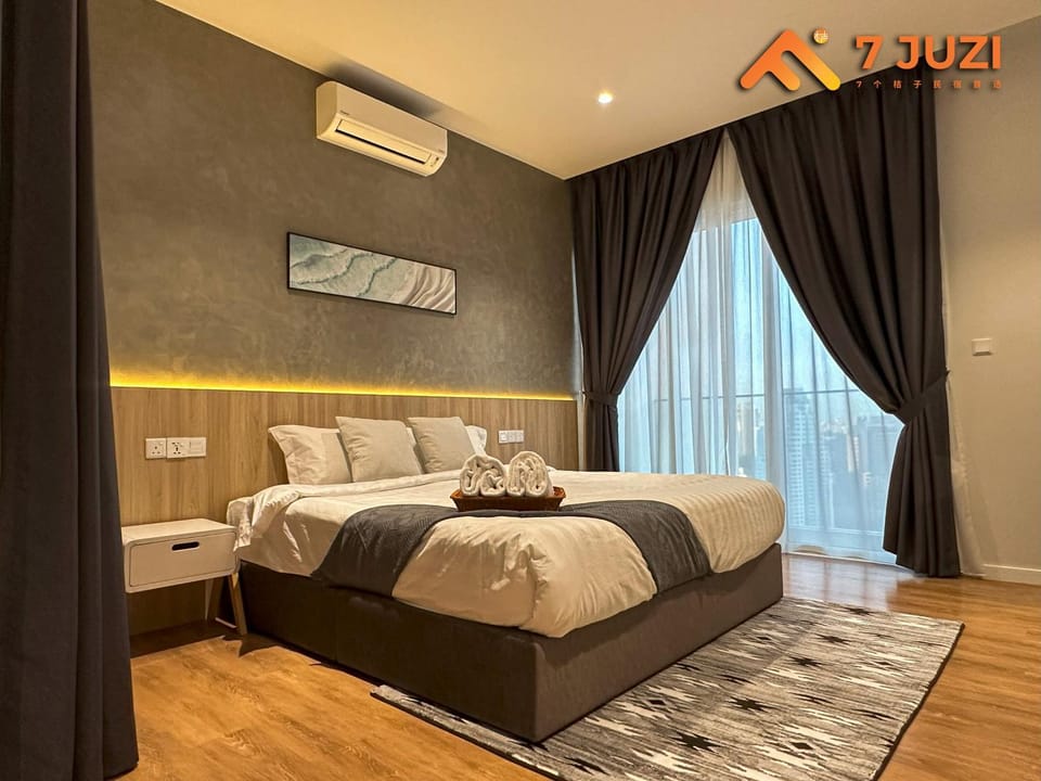 Photo of the whole room, Bedroom, towels, air conditioner