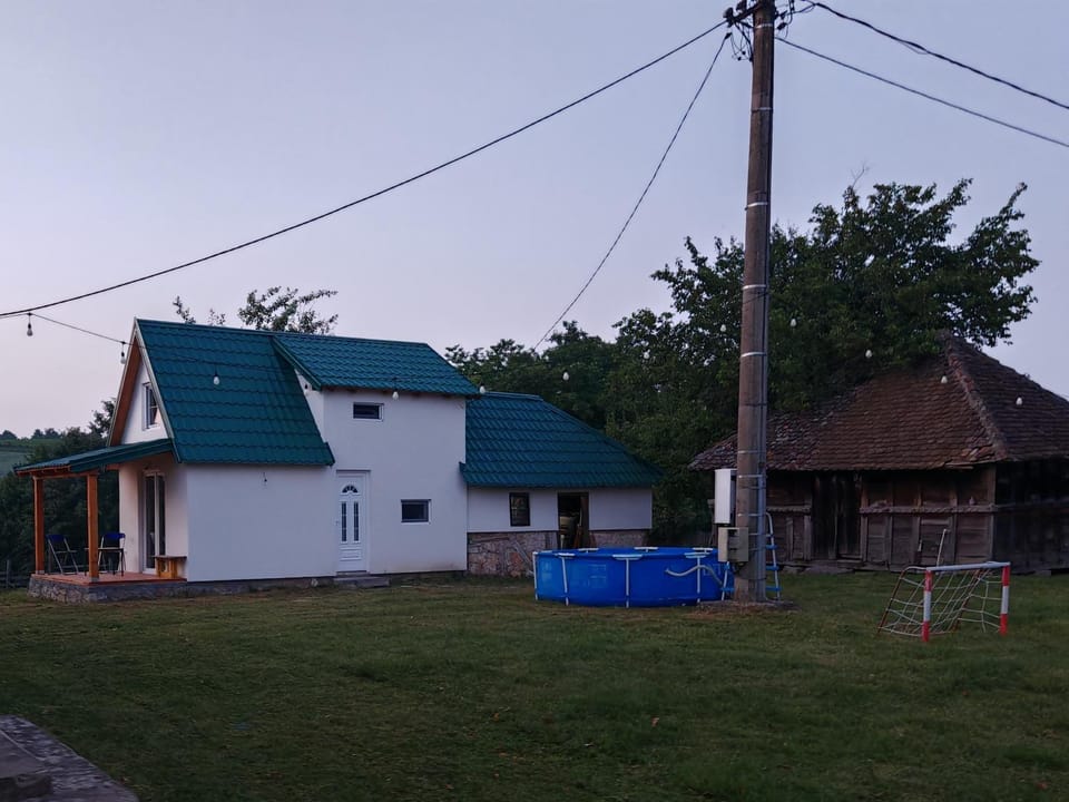 Vila Dobrila, Tenis kućica House in Serbia