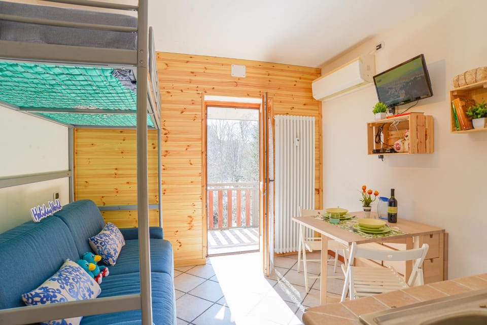 TV and multimedia, Kitchen or kitchenette, Living room, Seating area, Dining area, Evening entertainment