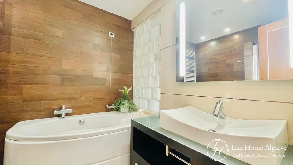 Bathroom, Bath
