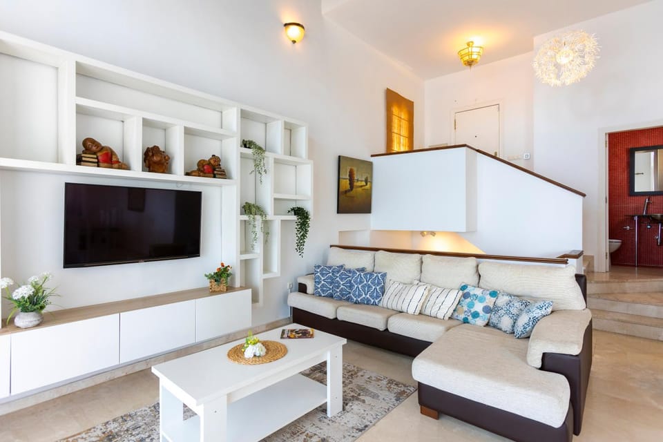 Communal lounge/ TV room, TV and multimedia, Living room, Seating area