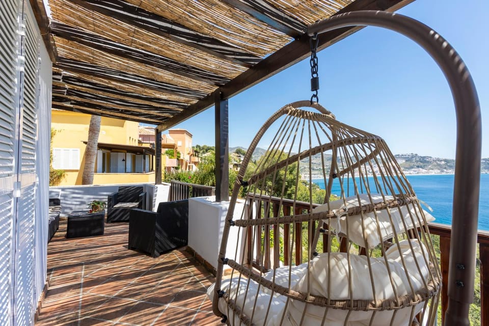 Day, Natural landscape, View (from property/room), Balcony/Terrace, Dining area, River view, Sea view