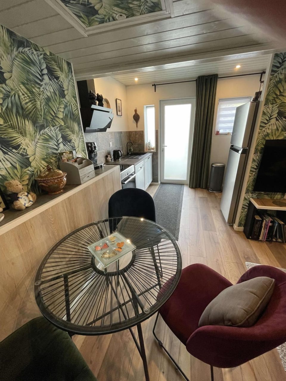 TV and multimedia, Kitchen or kitchenette, Dining area