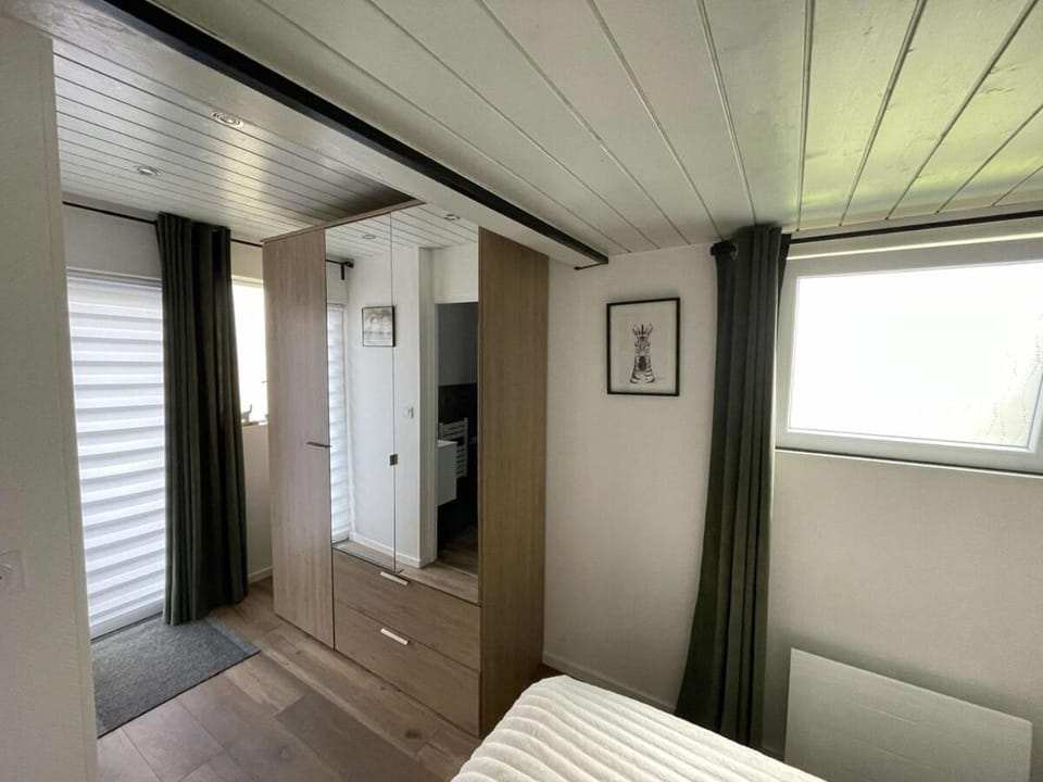 Bed, Photo of the whole room, Bedroom, wardrobe