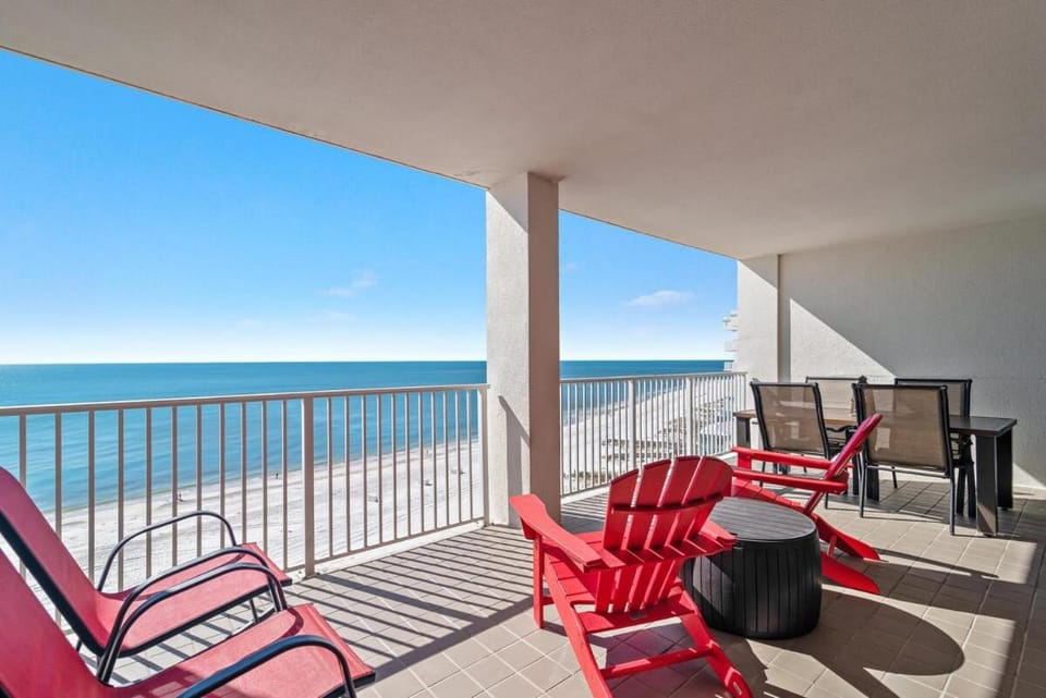 Windward Pointe 1104 Free chair and umbrella rental 3 BEDROOMS beachfront House in Orange Beach
