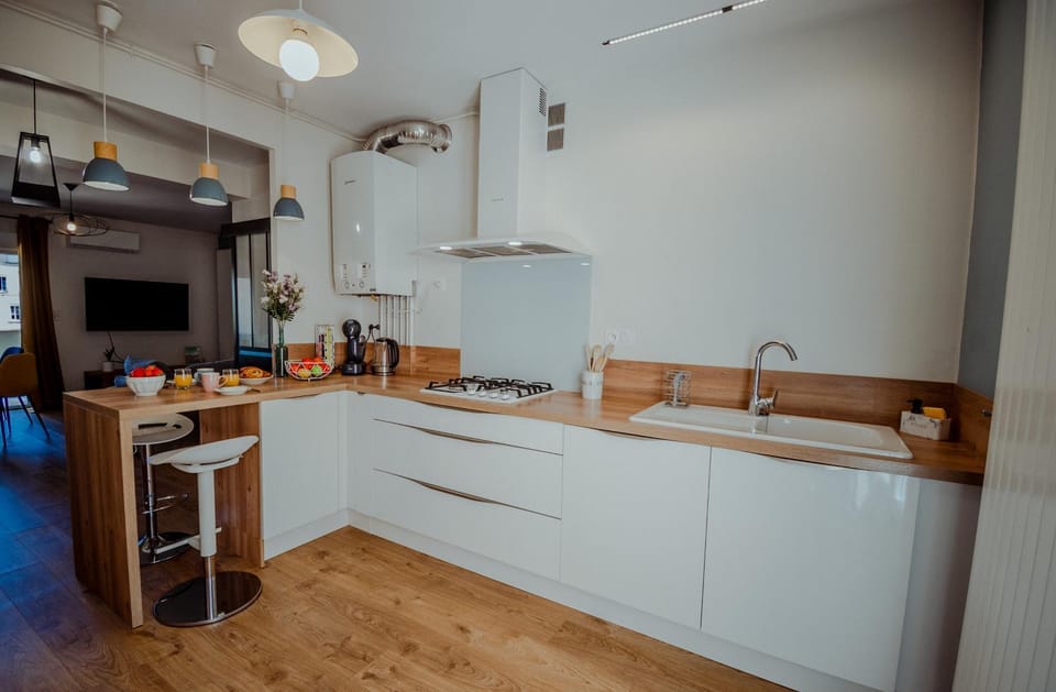 Kitchen or kitchenette