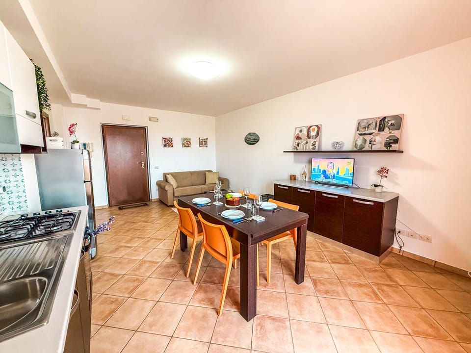 TV and multimedia, Living room, Seating area, Dining area
